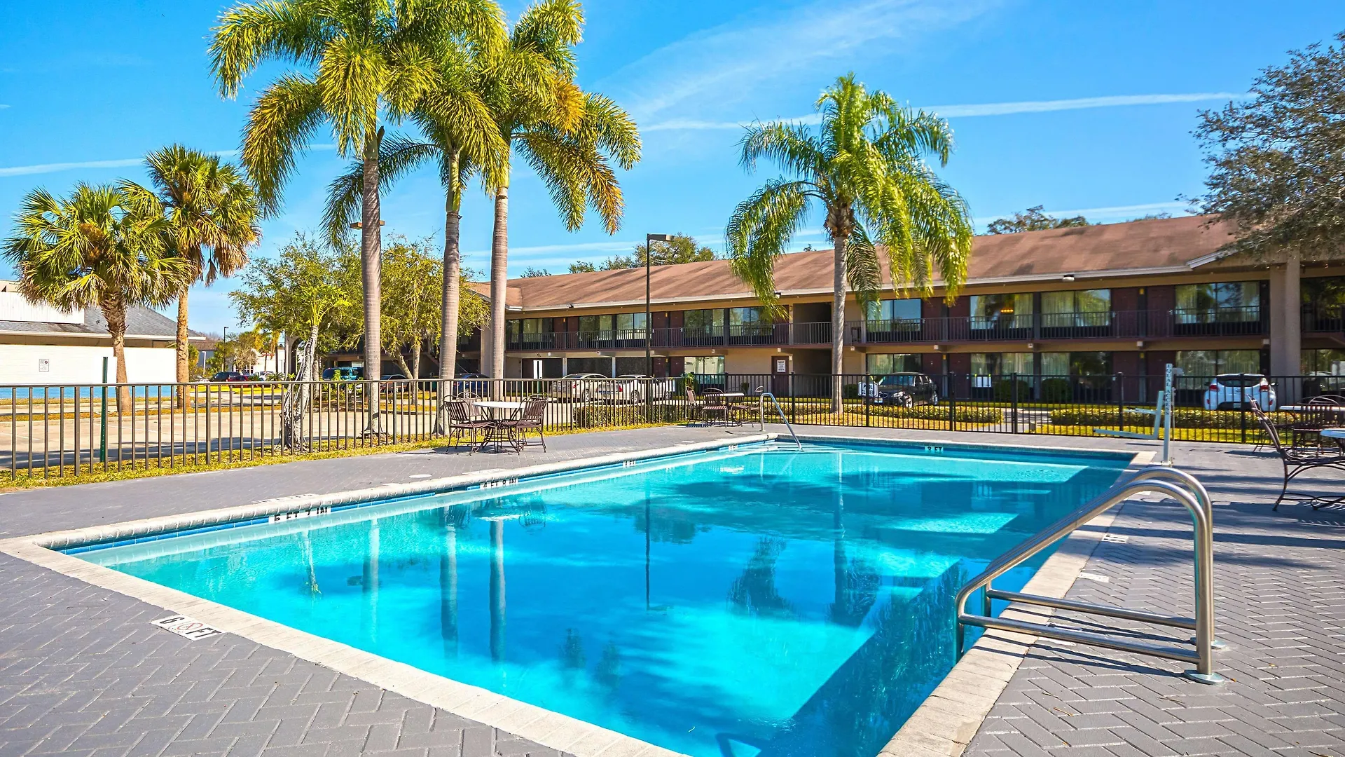 5 Airport Hotels Near Melbourne Recreation Dept Worth Booking